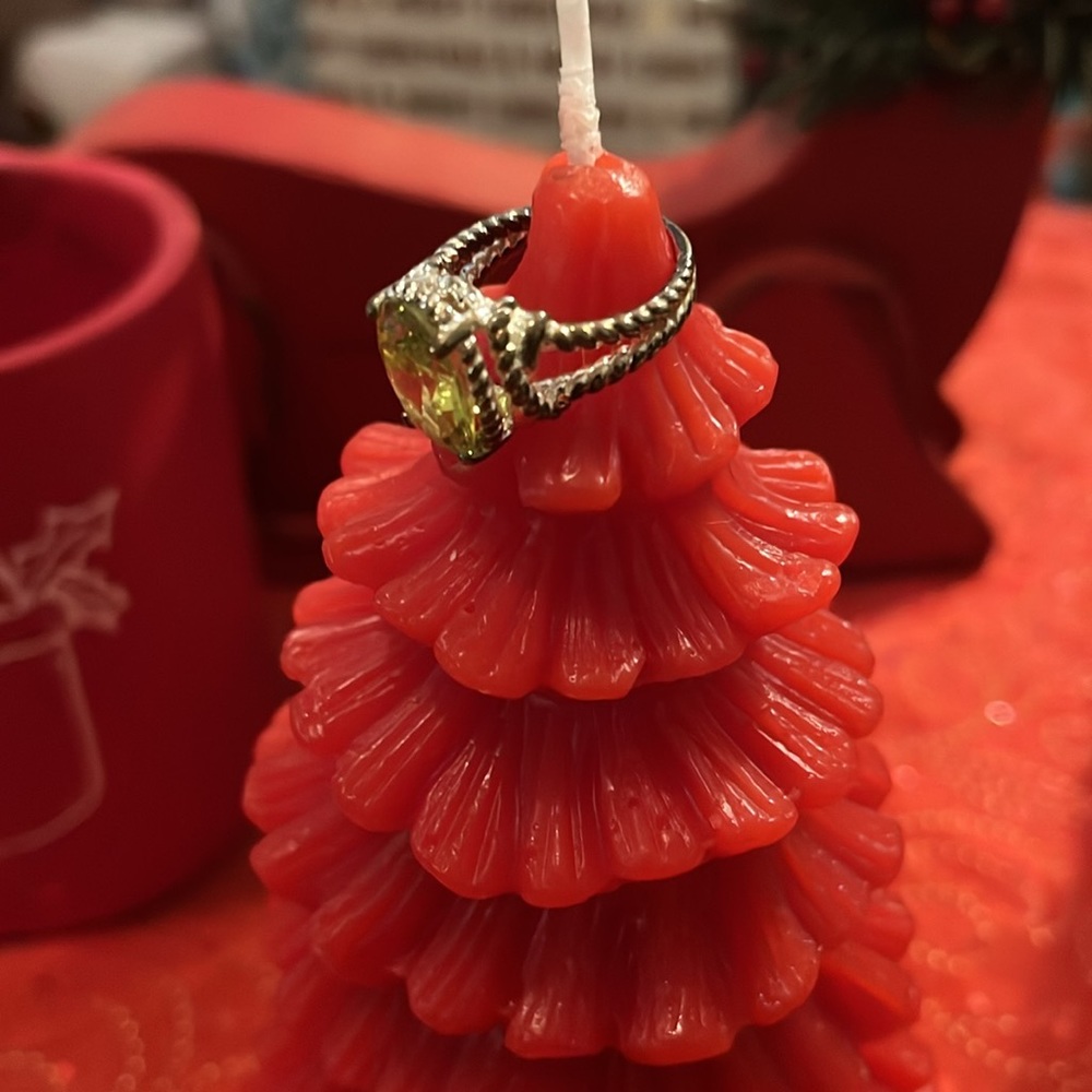 GORGEOUS RING - Picture 2 of 4